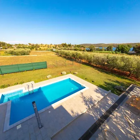 Сasa de vacaciones House Fontanele