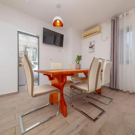 Сasa de vacaciones House Fontanele