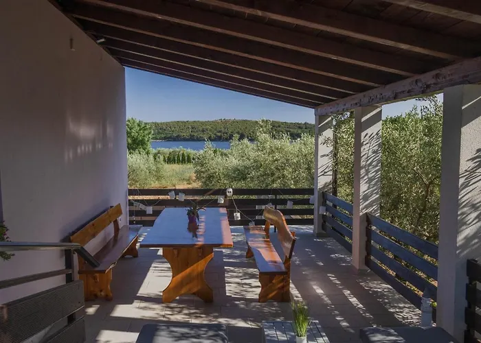 別荘 House Fontanele プーラ